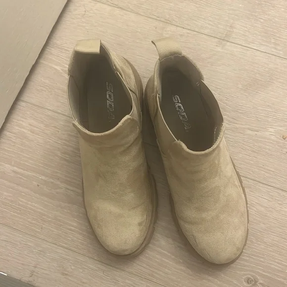 SODA Chunky Chelsea Womens Boots - Picture 2 of 6